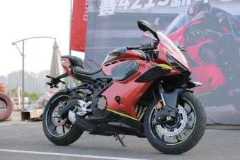 新手也能驯服四缸！赛421S成都实测